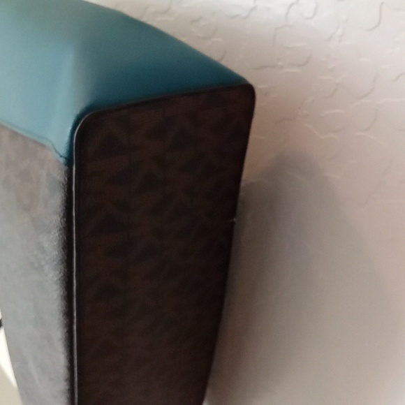 Michael kors purse - Picture 10 of 11